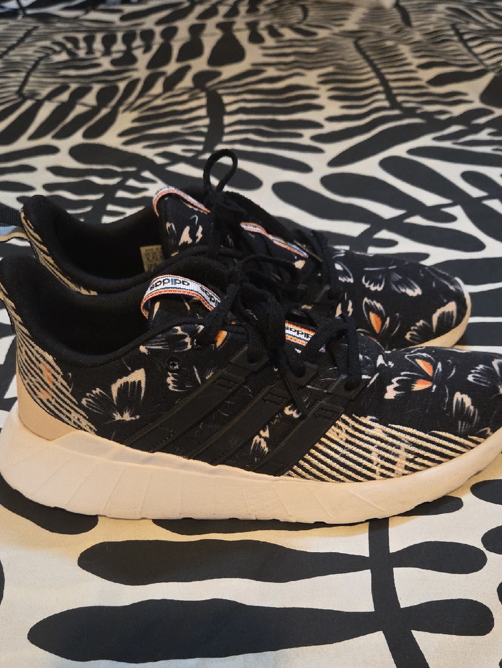 FARM RIO & Adidas Collab Runners - Picture 2 of 10